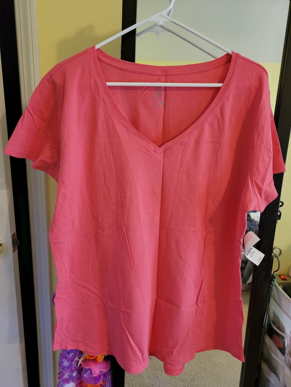 New York & Company Pink V-Neck Short Sleeve Top